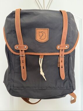 Fjallraven Medium No. 21 Rucksack Backpack in Gray